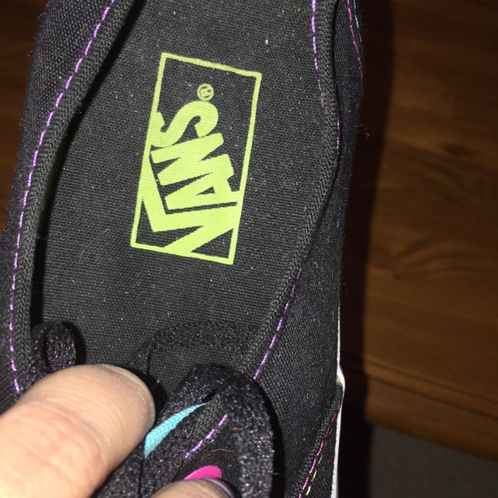 Vans - Picture 3 of 5